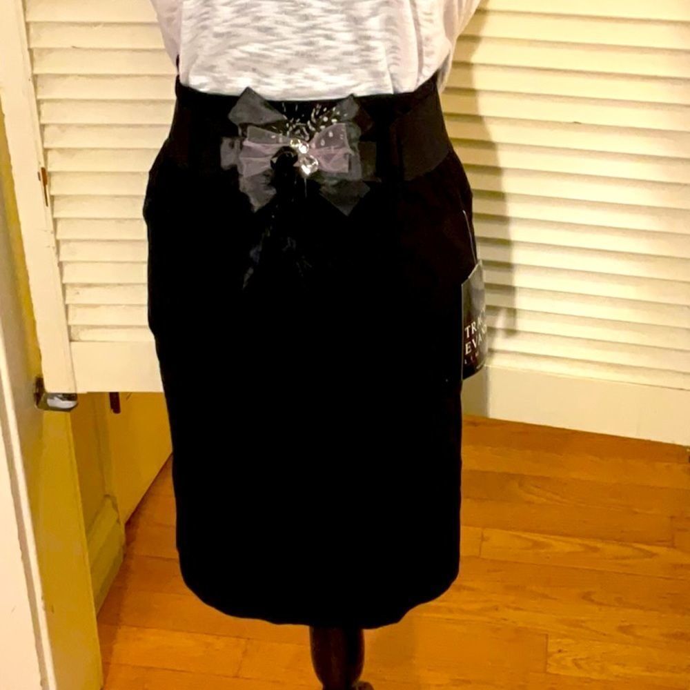 NWT Tracy Evans Ltd. Feather & Bow High Waist Stretch Skirt Size 5 22” length